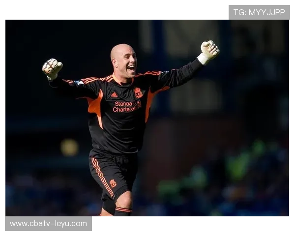 西班牙名将雷纳再成焦点：门神风采引热议
