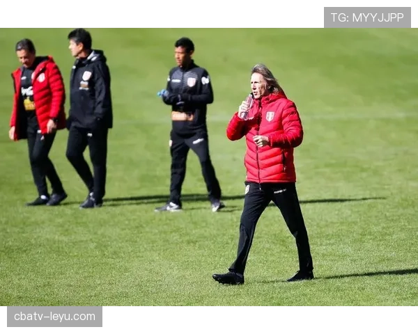 秘鲁队控球惊艳南美赛场，蝉联足球盛典荣耀