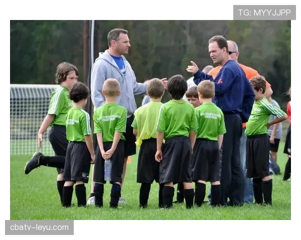 贝林厄姆携手古利特启动新足球发展计划，助力青年球员成长