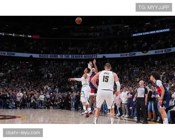 拉塞尔·威斯布鲁克突破冲击篮筐提升关键时刻得分效率